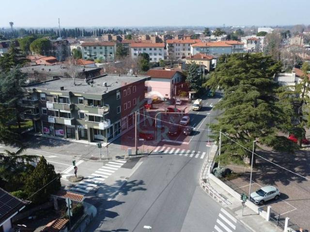 Locale Commerciale in vendita a Aris, Monfalcone