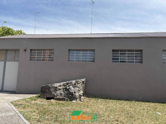 Locale Commerciale in vendita a Aris, Monfalcone