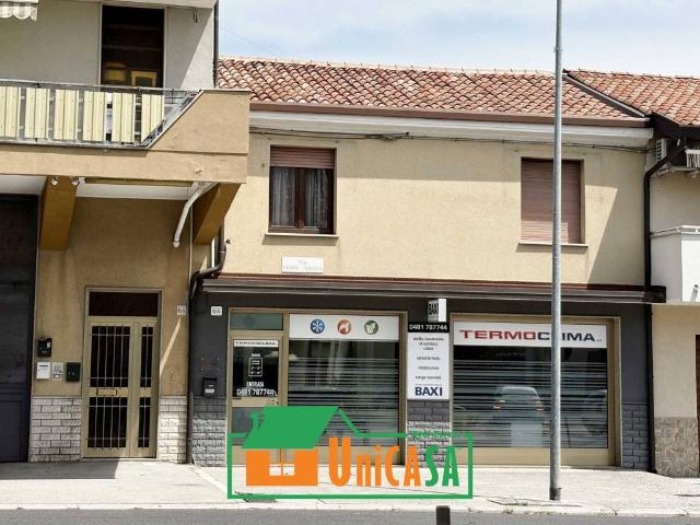 Locale Commerciale in vendita a Aris, Monfalcone