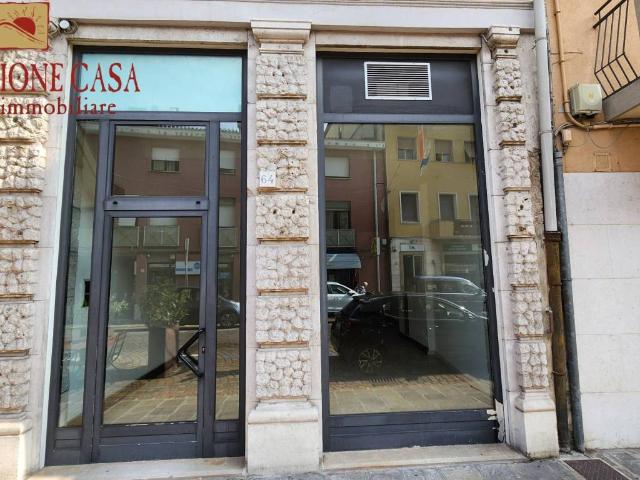Locale Commerciale in vendita a Monfalcone, Friuli-Venezia Giulia