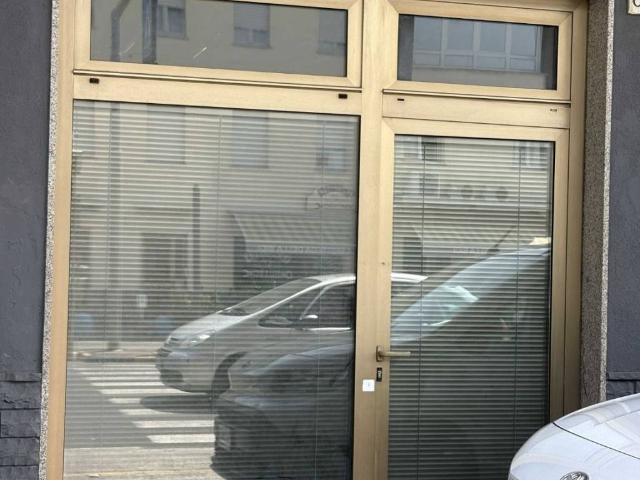 Locale Commerciale in vendita a Aris, Monfalcone