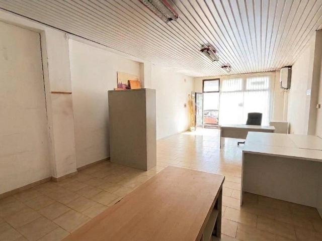 Locale Commerciale in vendita a Monfalcone, Gorizia / Gurize / Gorica