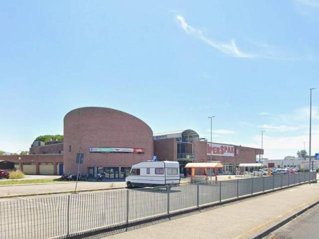 Locale Commerciale in vendita a Monfalcone, Friuli-Venezia Giulia
