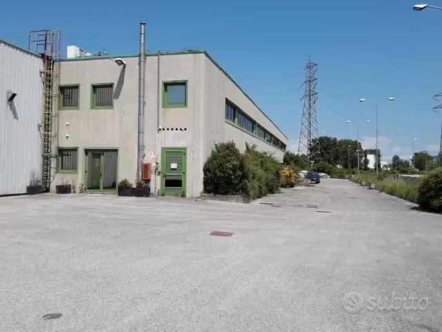 Locale Commerciale in vendita a Monfalcone, Friuli-Venezia Giulia