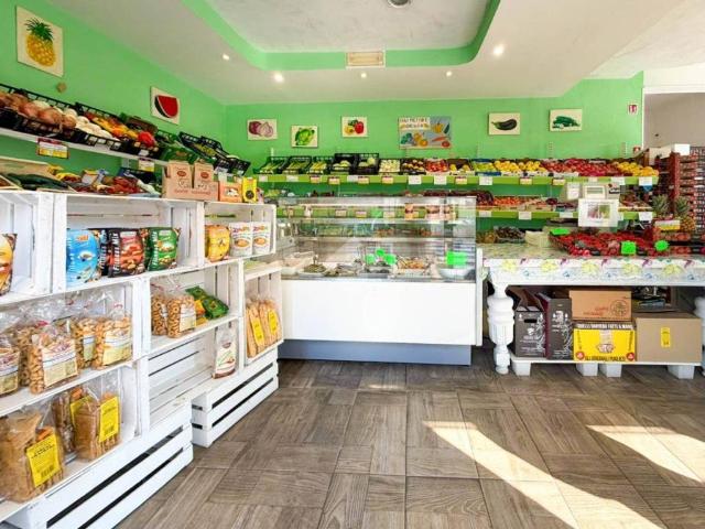 Locale Commerciale in vendita a Moniga Del Garda, Lombardia