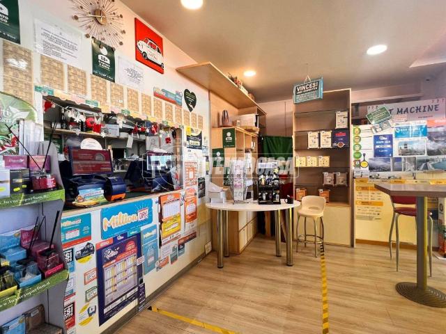 Locale Commerciale in vendita a Monopoli, Bari