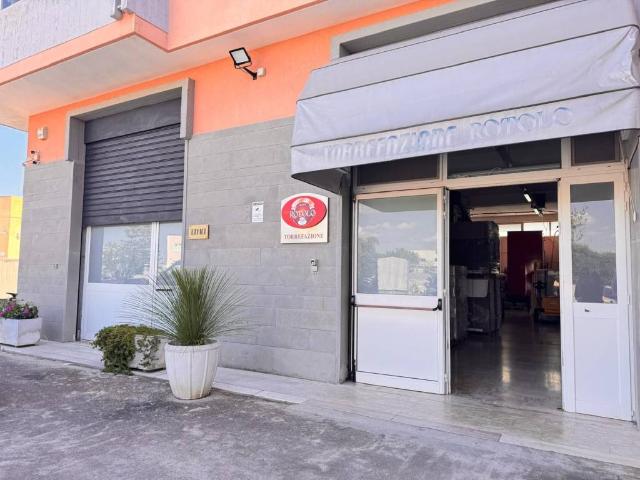 Locale Commerciale in vendita a Puglia, Bari