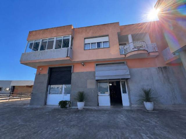 Locale Commerciale in vendita a Puglia, Bari