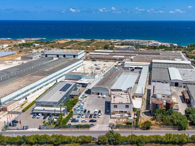Locale Commerciale in vendita a Puglia, Bari