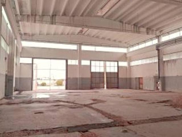 Locale Commerciale in vendita a Puglia, Bari