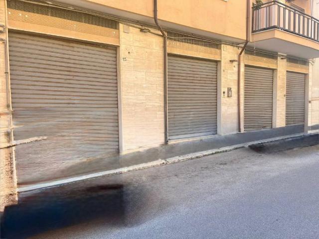 Locale Commerciale in vendita a Monopoli, Bari