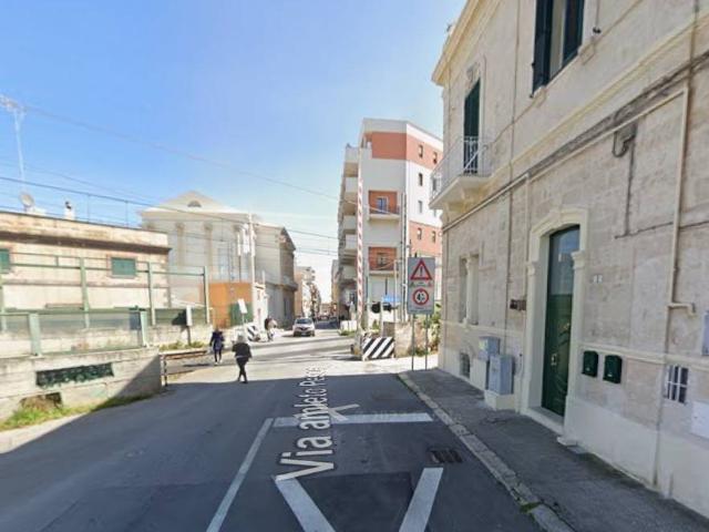 Locale Commerciale in vendita a Puglia, Bari