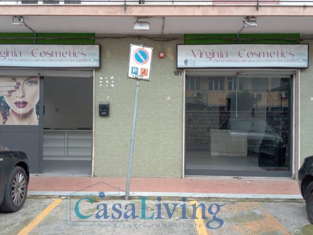 Locale Commerciale in vendita a Villaggio Santa Rosalia, Monreale