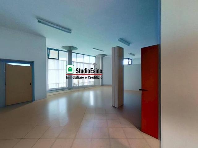 Locale Commerciale in vendita a Stella, Marche