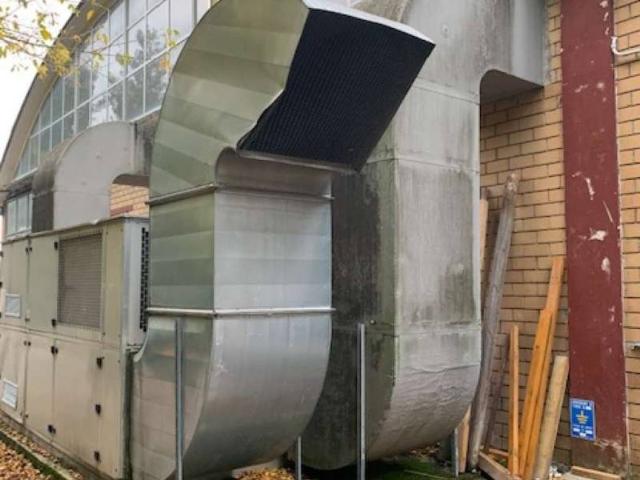 Locale Commerciale in vendita a Marche, Ancona
