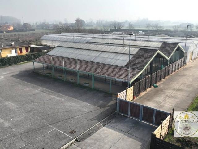 Locale Commerciale in vendita a Monselice, Veneto