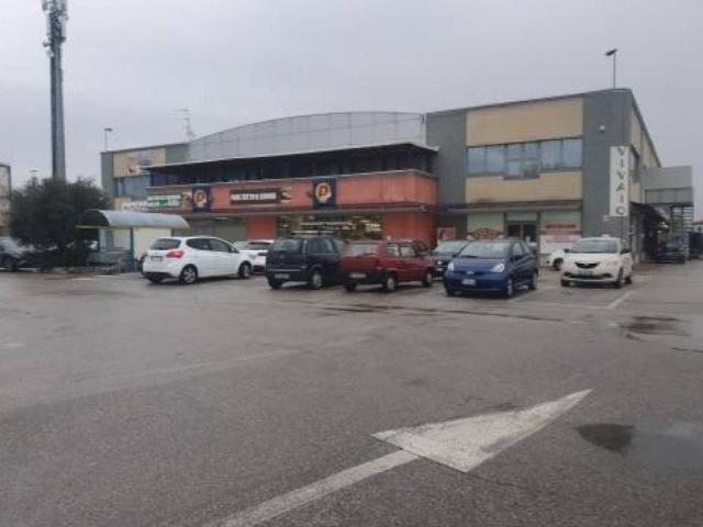 Locale Commerciale in vendita a San Bortolo, Monselice