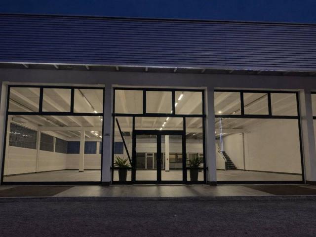 Locale Commerciale in vendita a Monselice, Veneto