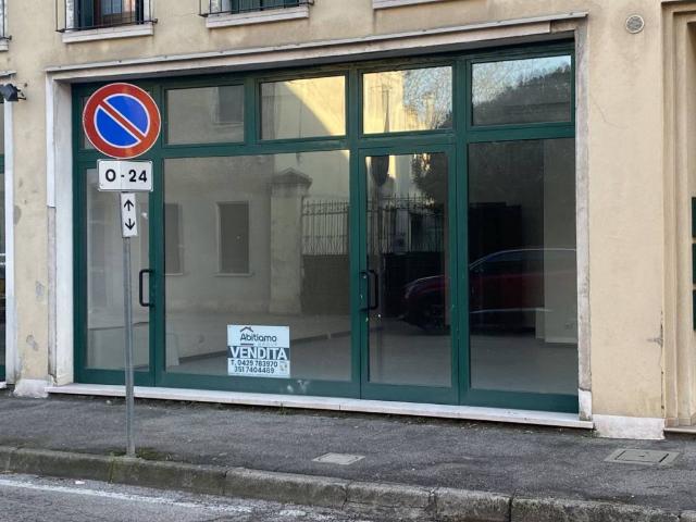 Locale Commerciale in vendita a Monselice, Veneto
