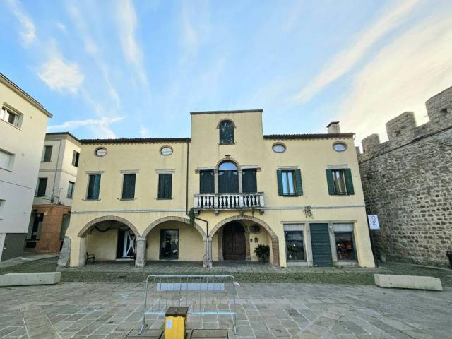 Locale Commerciale in vendita a Monselice, Veneto