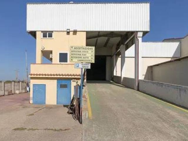 Locale Commerciale in vendita a Monserrato, Sardigna/Sardegna