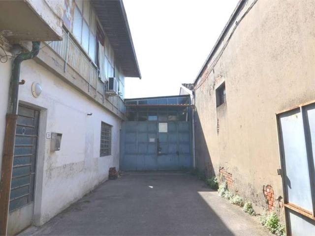 Locale Commerciale in vendita a Le Case, Montevettolini