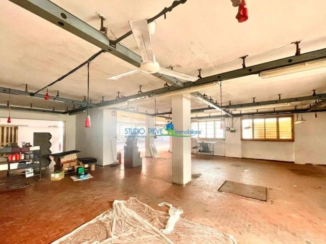 Locale Commerciale in vendita a Le Case, Montevettolini