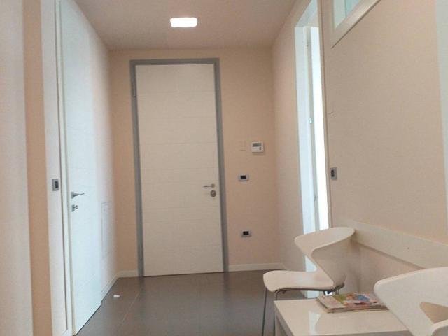 Locale Commerciale in vendita a Le Case, Montevettolini