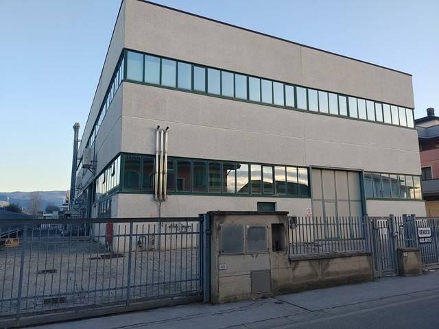 Locale Commerciale in vendita a Le Case, Montevettolini