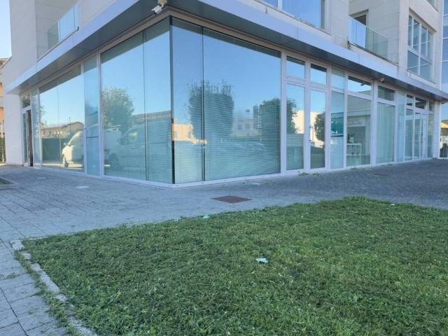 Locale Commerciale in vendita a Le Case, Montevettolini