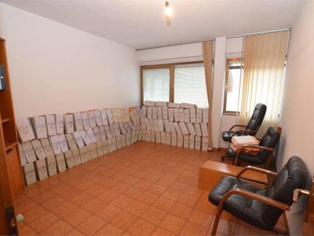 Locale Commerciale in vendita a Montevettolini, Toscana