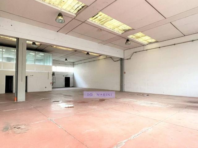 Locale Commerciale in vendita a Le Case, Montevettolini