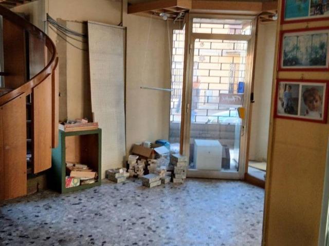 Locale Commerciale in vendita a Le Case, Montevettolini