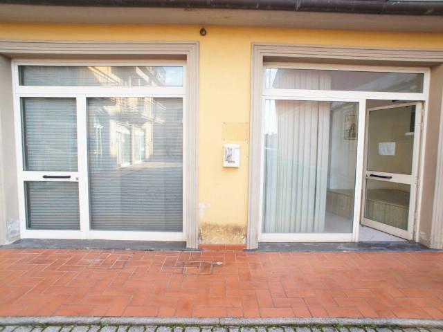 Locale Commerciale in vendita a Le Case, Montevettolini