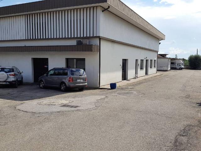 Locale Commerciale in vendita a Pozzarello, Montevettolini