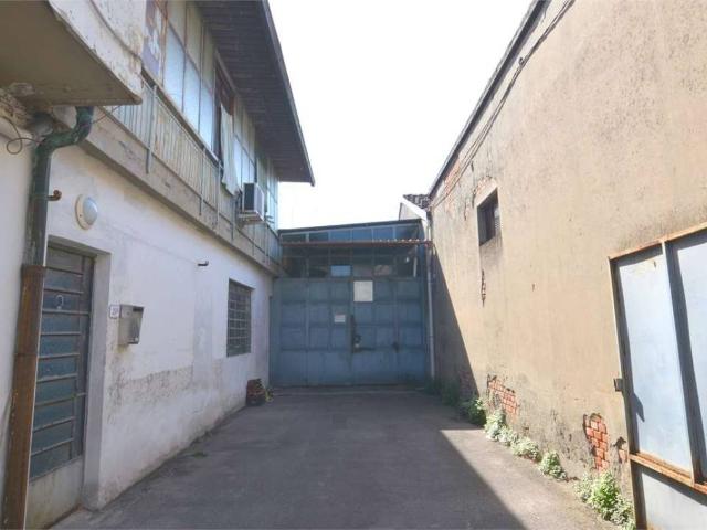 Locale Commerciale in vendita a Le Case, Montevettolini