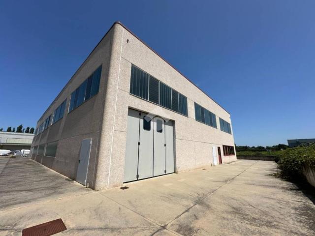 Locale Commerciale in vendita a Piemonte, Cuneo
