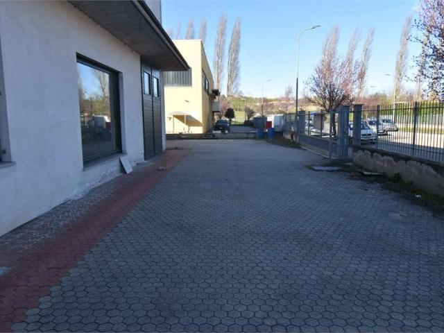 Locale Commerciale in vendita a Piemonte, Cuneo