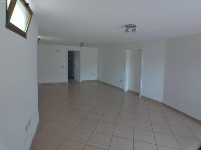 Locale Commerciale in vendita a Montale Alto, Montale