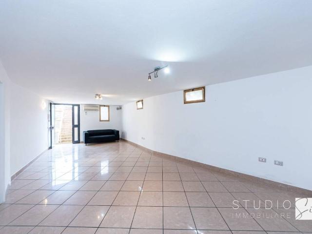 Locale Commerciale in vendita a Montale Alto, Montale