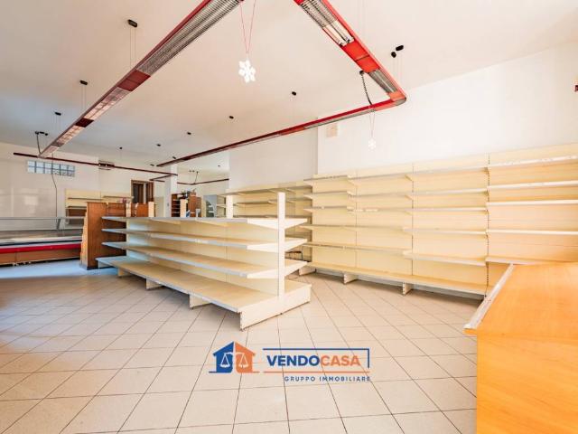 Locale Commerciale in vendita a Piemonte, Cuneo