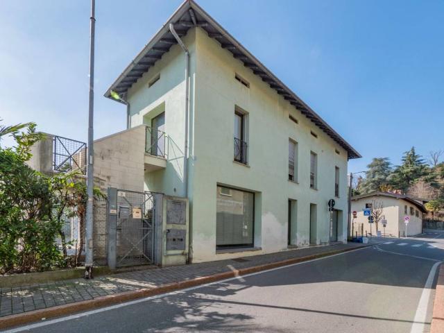 Locale Commerciale in vendita a Lucino, Montano Lucino