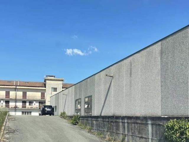 Locale Commerciale in vendita a Montaquila, Molise