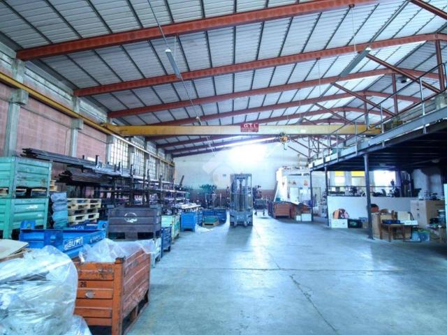 Locale Commerciale in vendita a Monte Marenzo, Lombardia