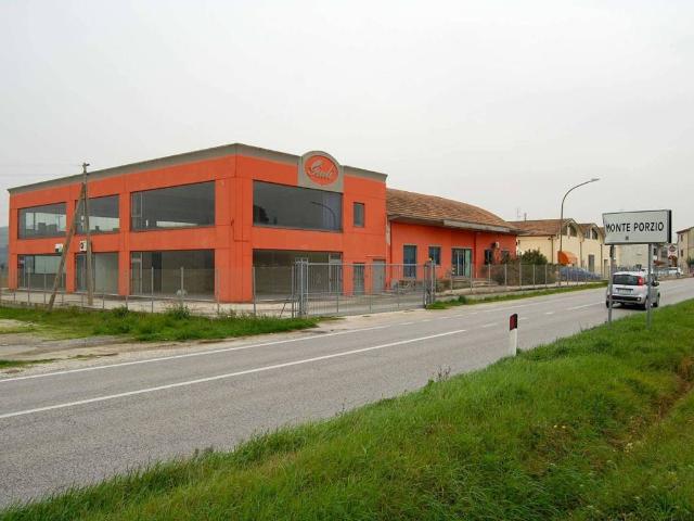 Locale Commerciale in vendita a Castelvecchio, Marche
