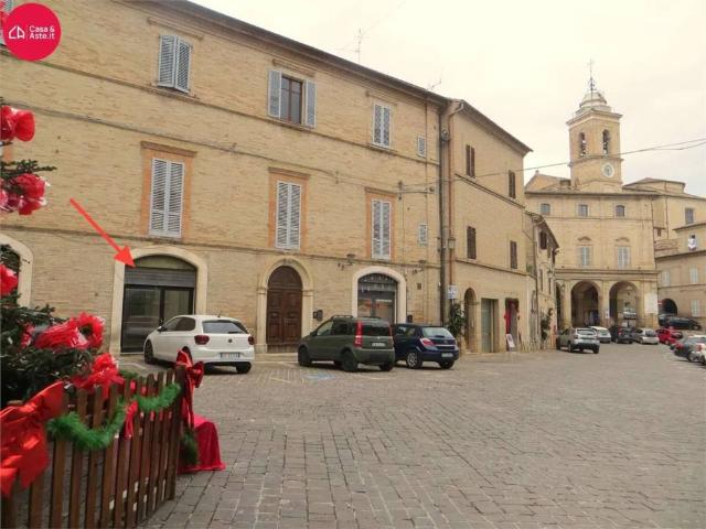 Locale Commerciale in vendita a Marche, Macerata