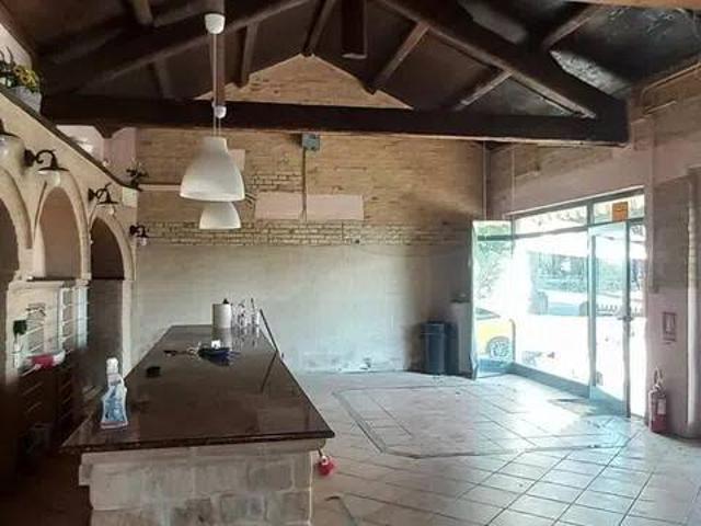 Locale Commerciale in vendita a Marche, Fermo
