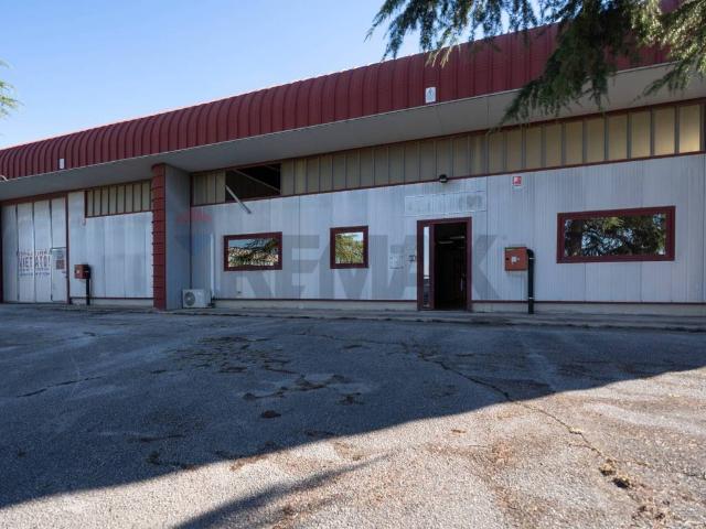 Locale Commerciale in vendita a Borghetto, Marche