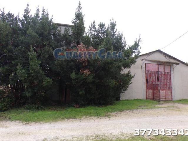Locale Commerciale in vendita a Borghetto, Marche