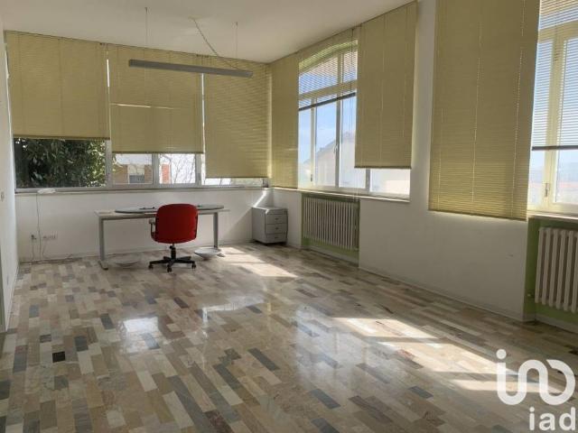 Locale Commerciale in vendita a San Lorenzo, Marche